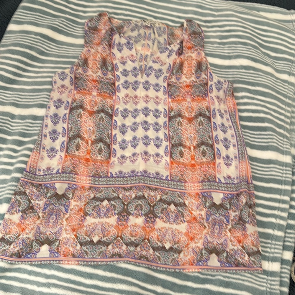 Cute Rose+Olive sleeveless blouse. EUC. Size S.